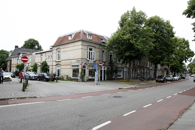 914459 Gezicht op de panden Adriaen van Ostadelaan 91 -lager te Utrecht, met links de Ferdinand Bolstraat.